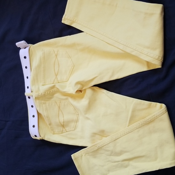 Yellow Jeans with belt - Picture 3 of 3